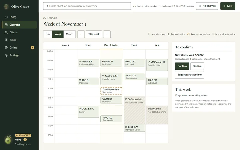 Le Calendrier dans Olive Grove en ligne, semaine du 2 novembre : des rendez-vous par initiales, une demande à confirmer en pointillé à 12 h, des plages hachurées non réservables en ligne, et À confirmer avec Confirmer, Refuser et Proposer une autre heure.